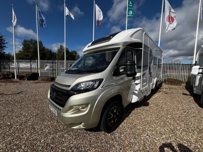 2272-Autotrail-Tracker-RL-1