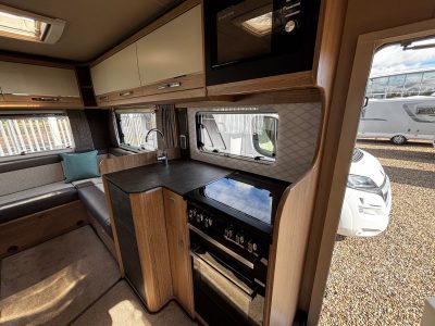 2272-Autotrail-Tracker-RL-3