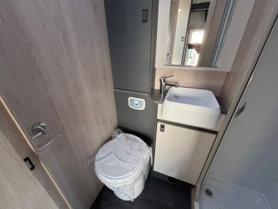 N2025-Autotrail-F68-5